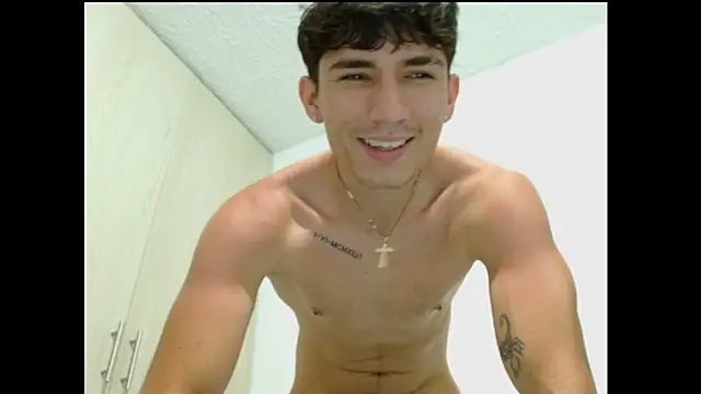 Snapshot of ChicoMaloFfF chatting on October 2025 08:17:02 PM ChicoMaloFfF online show from October 2025 08:17:02 PM