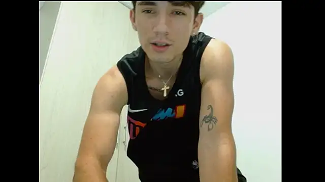 Snapshot of ChicoMaloFfF chatting on October 2025 07:58:01 PM ChicoMaloFfF online show from October 2025 07:58:01 PM