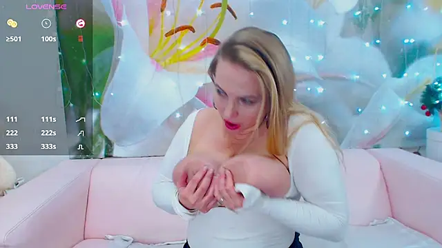 Snapshot of Lilly_Diaz chatting on January 2025 10:43:01 AM Lilly Diaz online show from January 2025 10:43:01 AM