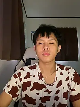 Snapshot of Plaxtique chatting on December 2025 10:49:02 PM Plaxtique online show from December 2025 10:49:02 PM