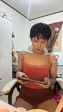 Snapshot of Plaxtique chatting on January 2026 02:11:01 PM Plaxtique online show from January 2026 02:11:01 PM