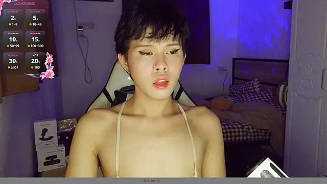 Snapshot of Plaxtique chatting on February 2026 04:12:02 PM Plaxtique online show from February 2026 04:12:02 PM