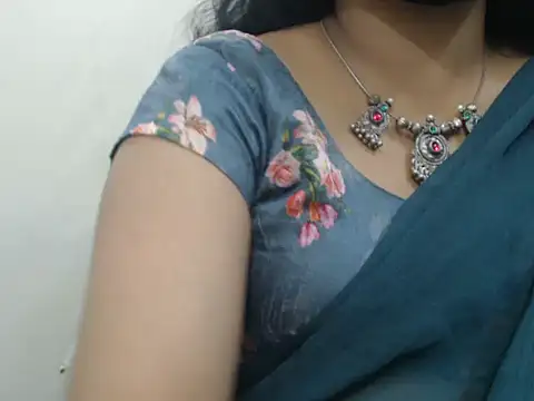 Snapshot of Lovely_Siri_23 chatting on June 2026 04:42:01 PM Lovely Siri 23 online show from June 2026 04:42:01 PM