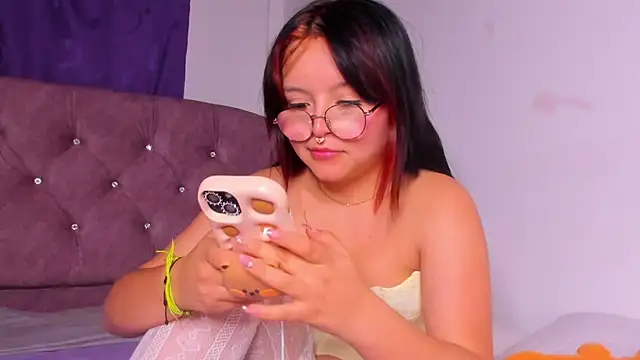 Snapshot of amy_18 chatting on September 2025 04:34:02 AM amy 18 online show from September 2025 04:34:02 AM