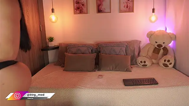 amelie gonzalez online show from October 2025 08:50:02 PM