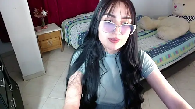 Snapshot of Tiffani_Williams chatting on November 2025 11:40:01 PM Tiffani Williams online show from November 2025 11:40:01 PM