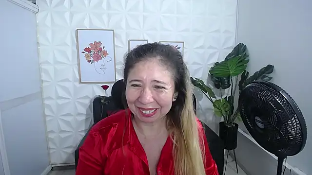 Snapshot of Valentinaa_mature chatting on February 2025 12:04:01 AM Valentinaa mature online show from February 2025 12:04:01 AM