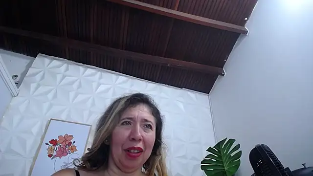 Snapshot of Valentinaa_mature chatting on February 2025 04:23:02 AM Valentinaa mature online show from February 2025 04:23:02 AM