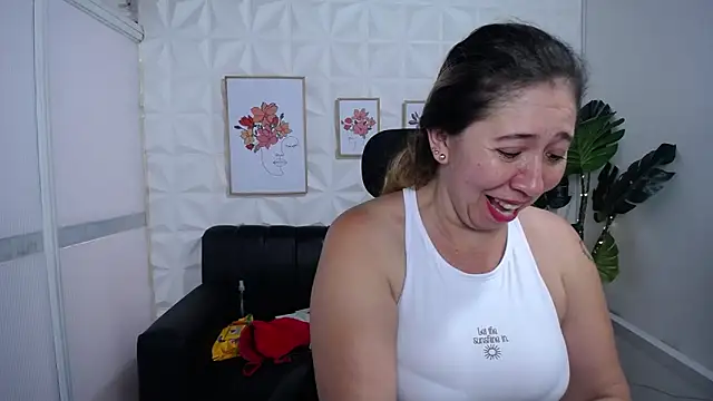 Snapshot of Valentinaa_mature chatting on February 2025 08:58:02 PM Valentinaa mature online show from February 2025 08:58:02 PM