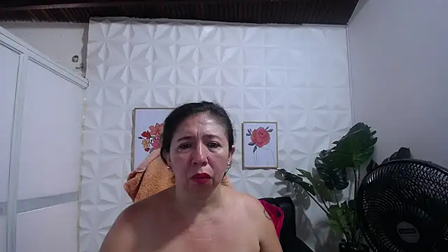 Snapshot of Valentinaa_mature chatting on February 2025 09:58:02 PM Valentinaa mature online show from February 2025 09:58:02 PM