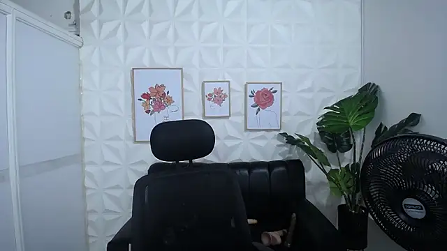 Snapshot of Valentinaa_mature chatting on March 2025 09:16:01 PM Valentinaa mature online show from March 2025 09:16:01 PM