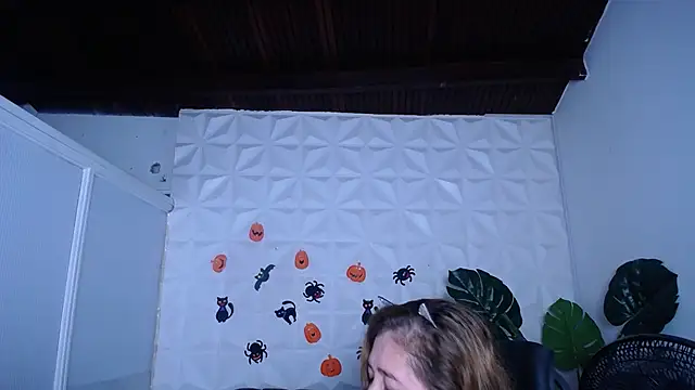 Snapshot of Valentinaa_mature chatting on October 2025 08:20:01 AM Valentinaa mature online show from October 2025 08:20:01 AM