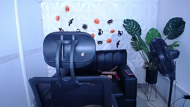 Snapshot of Valentinaa_mature chatting on October 2025 11:00:02 PM Valentinaa mature online show from October 2025 11:00:02 PM