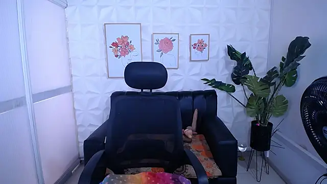 Valentinaa mature online show from March 2026 07:29:01 PM