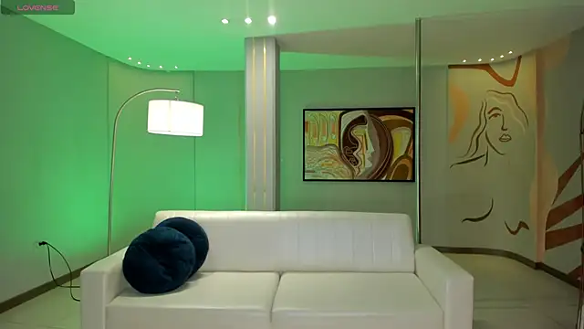 LizzHamilton   online show from October 2025 08:06:02 PM