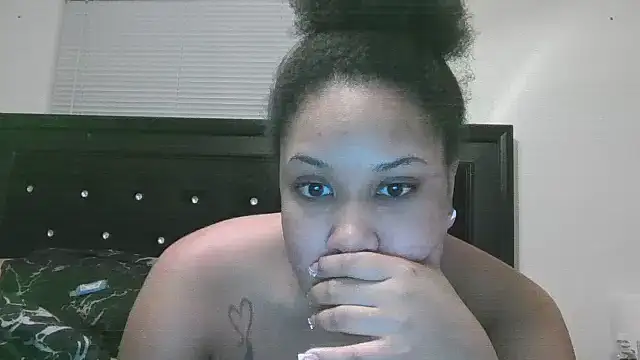 Snapshot of creamdreammmm chatting on March 2025 03:52:01 AM creamdreammmm online show from March 2025 03:52:01 AM