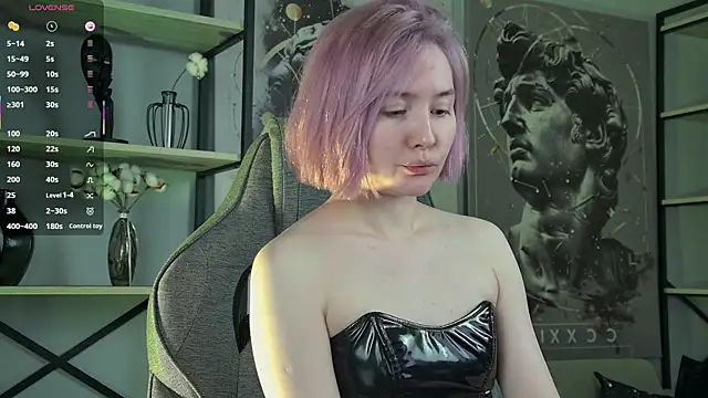 ReiYosimoto online show from October 2025 03:49:01 PM