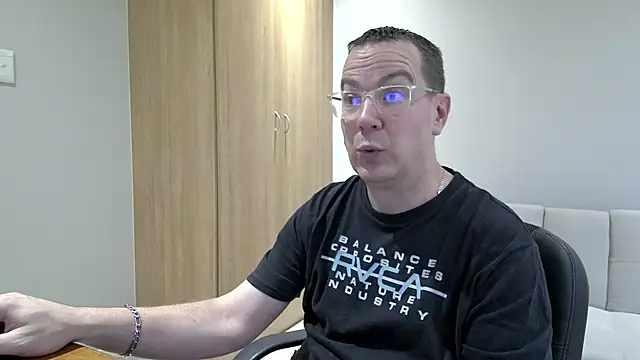 BrettJ81 online show from October 2025 03:46:02 PM