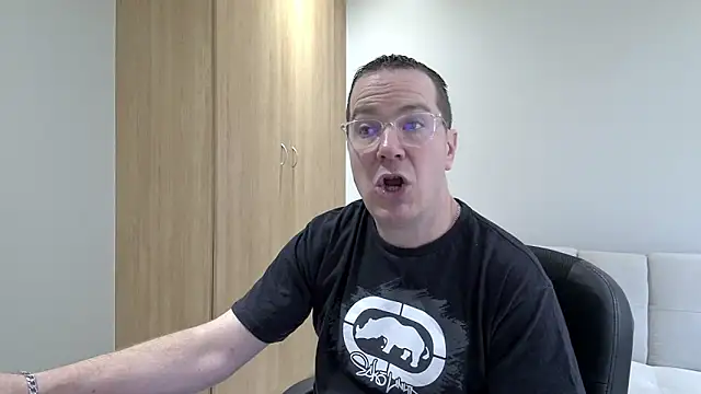 BrettJ81 online show from October 2025 10:27:02 AM