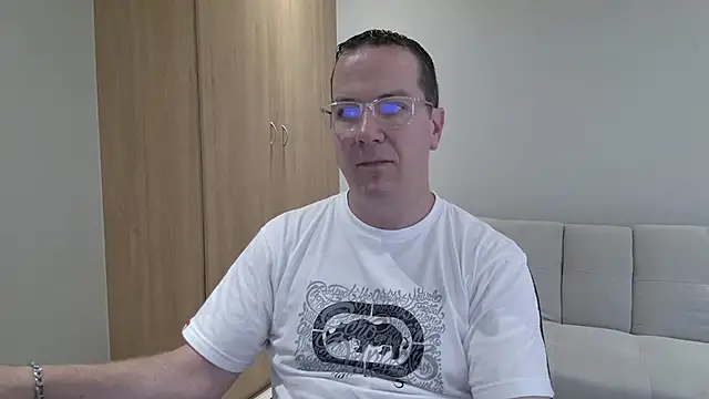 BrettJ81 online show from November 2025 02:32:02 PM