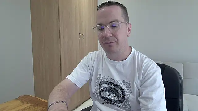 BrettJ81 online show from February 2026 11:42:02 AM