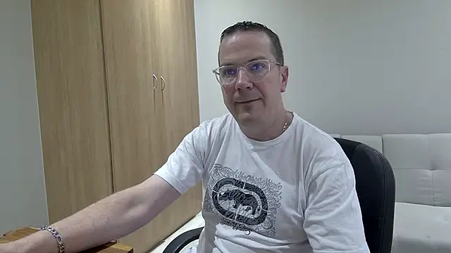 BrettJ81 online show from March 2026 02:13:01 PM