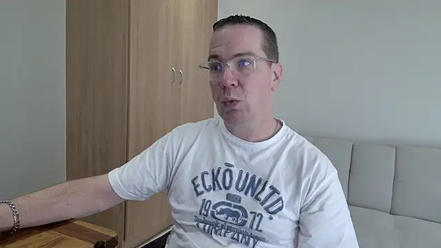 BrettJ81 online show from May 2026 01:50:02 PM