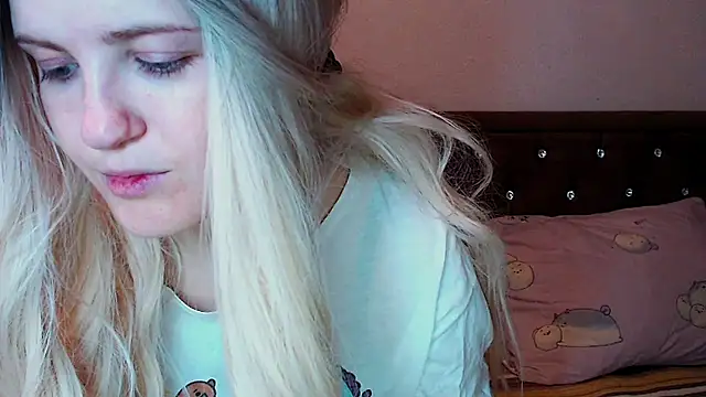 Snapshot of Sara4uu chatting on October 2025 10:29:02 PM Sara4uu online show from October 2025 10:29:02 PM