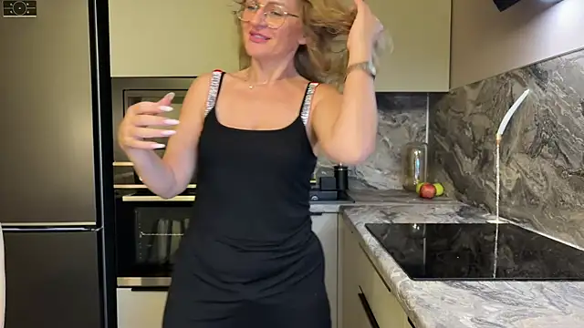 Snapshot of mommy_nadin chatting on October 2025 05:02:02 PM mommy nadin online show from October 2025 05:02:02 PM