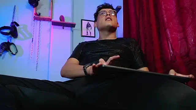 dom2travelersss online show from October 2025 02:32:02 PM