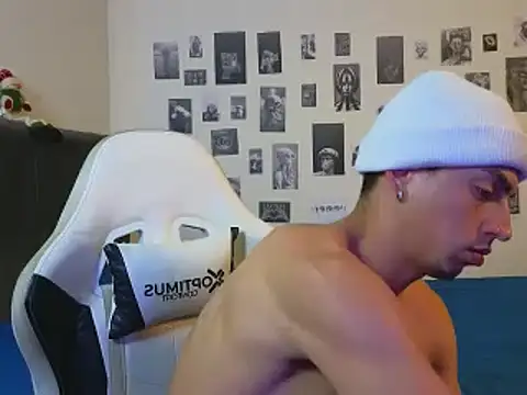 Snapshot of perlman_gigolo2 chatting on December 2024 07:43:02 PM perlman gigolo2 online show from December 2024 07:43:02 PM