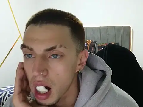 Snapshot of perlman_gigolo2 chatting on December 2025 02:20:01 AM perlman gigolo2 online show from December 2025 02:20:01 AM