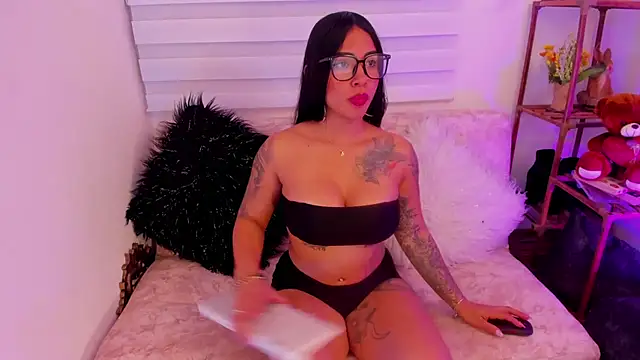 Snapshot of Gypsie_velvet1 chatting on February 2026 09:19:02 PM Gypsie velvet1 online show from February 2026 09:19:02 PM