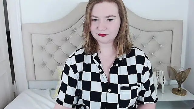 Snapshot of LaraDream chatting on December 2024 05:43:02 PM LaraDream online show from December 2024 05:43:02 PM