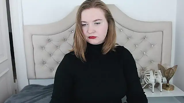 Snapshot of LaraDream chatting on December 2024 12:19:01 AM LaraDream online show from December 2024 12:19:01 AM