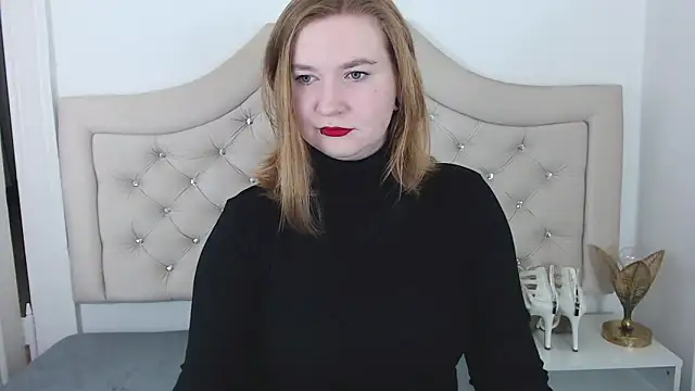 Snapshot of LaraDream chatting on December 2024 07:42:02 PM LaraDream online show from December 2024 07:42:02 PM