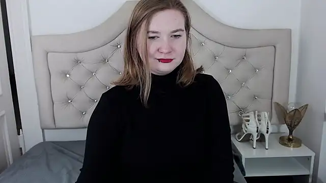 Snapshot of LaraDream chatting on December 2024 10:45:01 PM LaraDream online show from December 2024 10:45:01 PM