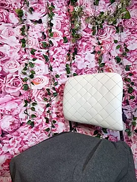 mismialove online show from September 2025 06:48:01 AM