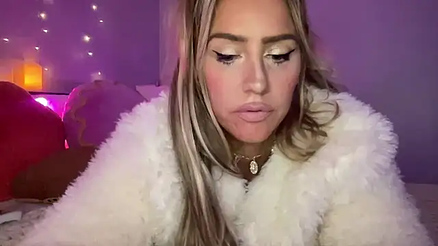 Snapshot of Fitnessbabe69 chatting on December 2024 08:07:02 PM Fitnessbabe69 online show from December 2024 08:07:02 PM