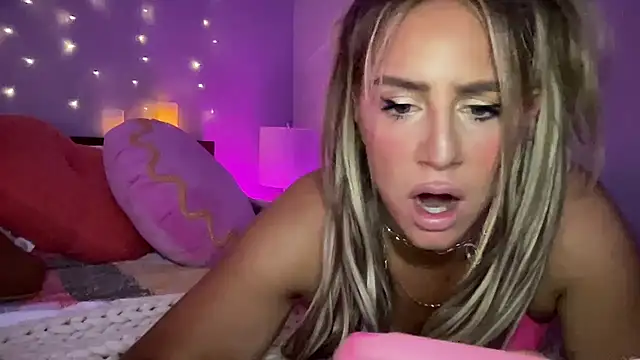 Snapshot of Fitnessbabe69 chatting on December 2024 12:12:02 PM Fitnessbabe69 online show from December 2024 12:12:02 PM