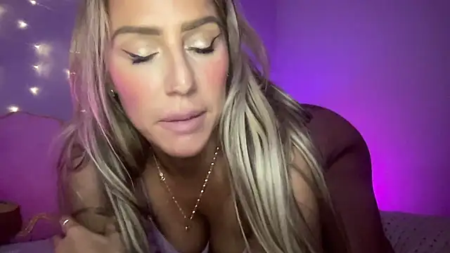 Snapshot of Fitnessbabe69 chatting on January 2025 01:52:01 PM Fitnessbabe69 online show from January 2025 01:52:01 PM