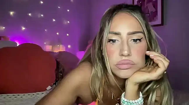 Snapshot of Fitnessbabe69 chatting on March 2025 08:43:01 AM Fitnessbabe69 online show from March 2025 08:43:01 AM