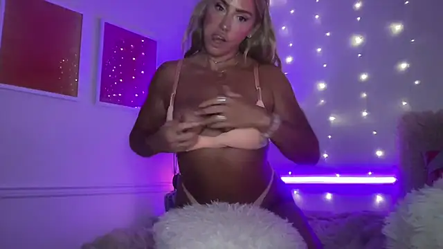 Snapshot of Fitnessbabe69 chatting on July 2026 09:35:01 AM Fitnessbabe69 online show from July 2026 09:35:01 AM